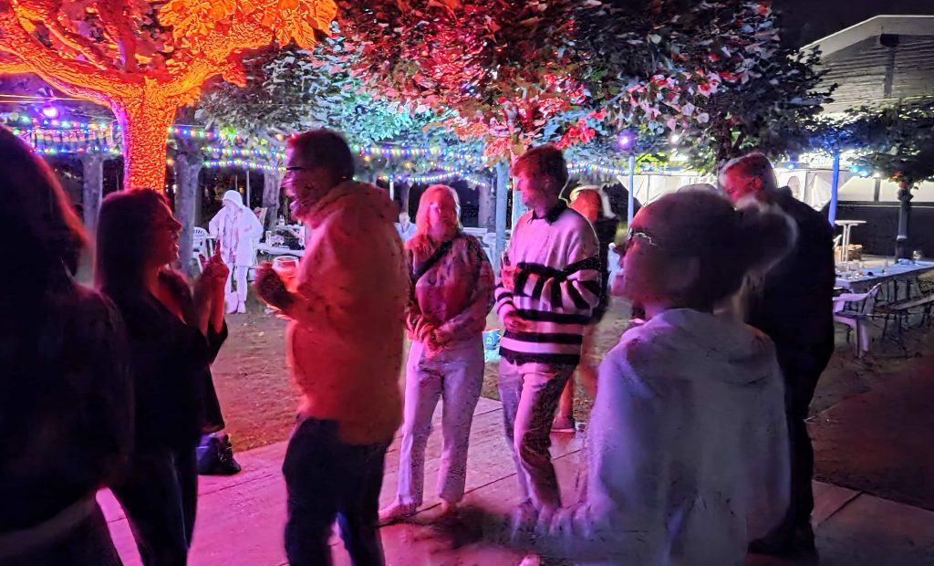 im HTC-Sommerfest mit Kultstatus wurde der Tenniscourt zur Tanzfläche!