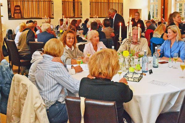 Ins Kloster geladen zur Jubiläumsfeier.Foto Horst Bach