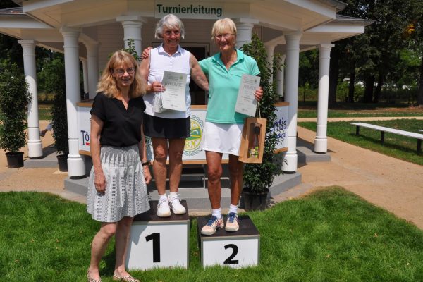 Sieger Nebenrunde D80 Ingrid Kugler (Kölner HTC Blau-Weiss), Margit Grießhammer (TSV Schäftlarn) _ von rechts